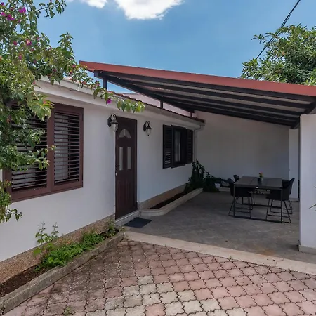 Maca Apartments&suites