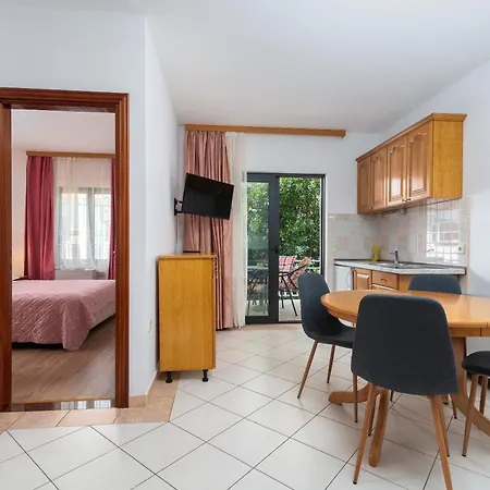 Maca Apartments&suites