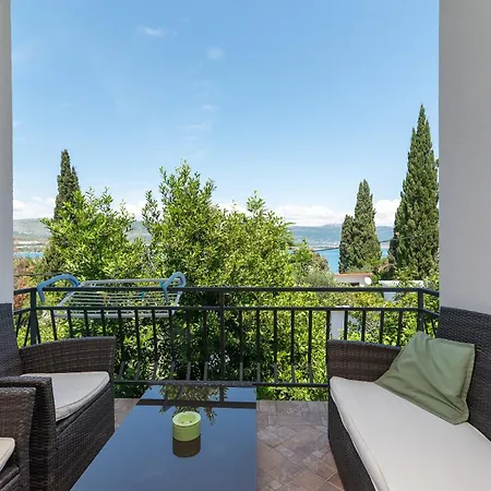 Maca & Apartman Trogir