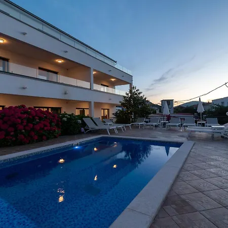 Maca & Apartman Trogir