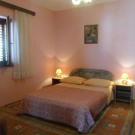 Maca & Apartman Trogir