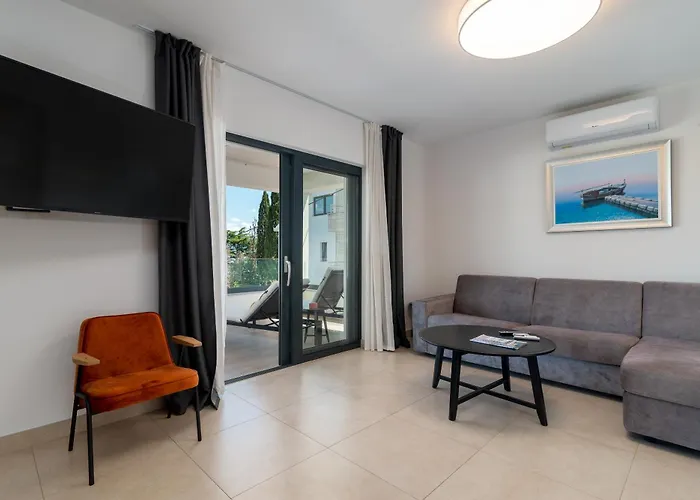 Maca Apartments&suites *