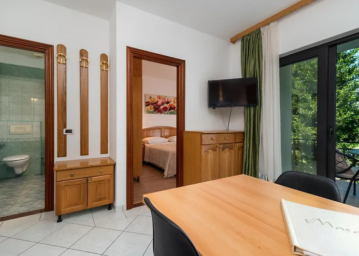 Maca Apartments&suites *