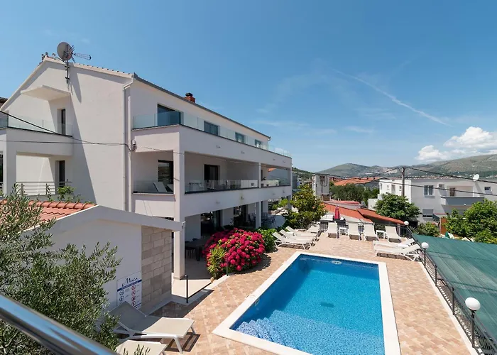 Maca Apartments&suites