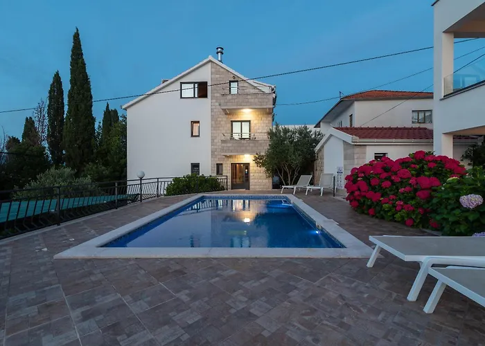 Maca Apartments&suites *