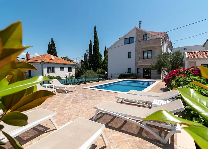 Maca Apartments&suites *