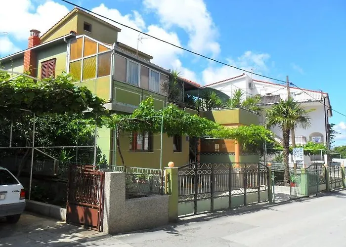 Maca Apartments&suites *