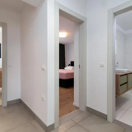 Maca & * 特罗吉尔