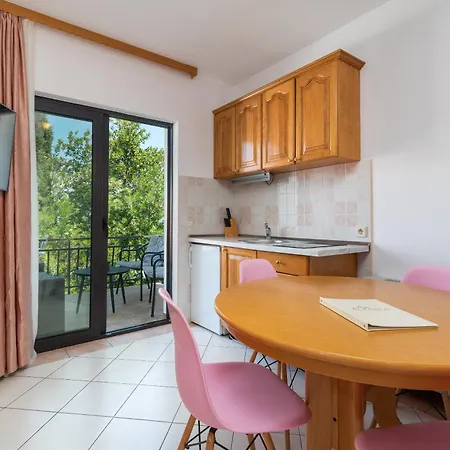 Maca & Apartman Trogir