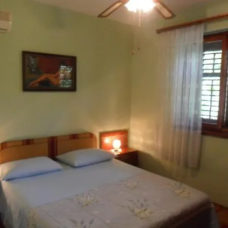 Maca & * 特罗吉尔